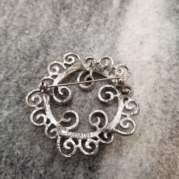 Vintage Sarah Coventry Silver Tone Spiral Circle Wreath Brooch, Unisex Lapel Pin - Picture 4 of 6